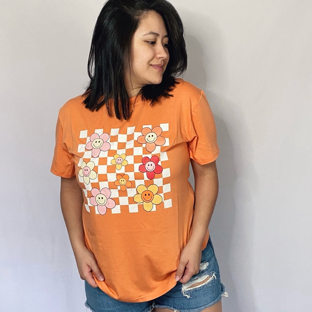 New Arrival Smile Flower Graphic Tee 💫